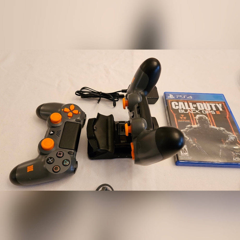 PlayStation4 1TB Call of Duty Black Ops III bundle with Blu-ray disc PLUS - Picture 9 of 15
